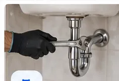 Servicio de plomería realizado por técnico de SOLUMAN